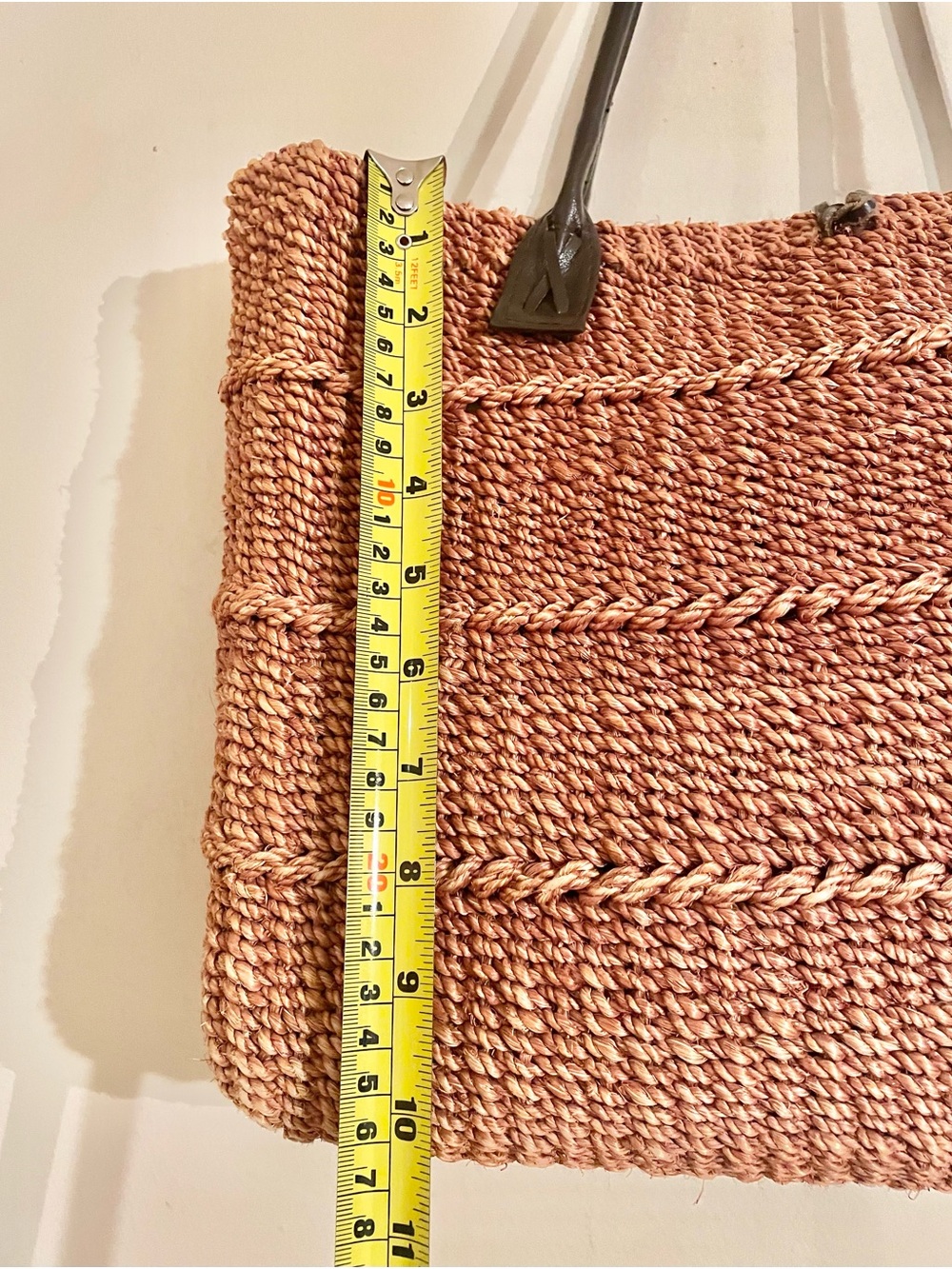 Woven Straw Tote Bag w/Brown Leather Handles Toggle Button Natural/Rosewood- EUC - Picture 8 of 10
